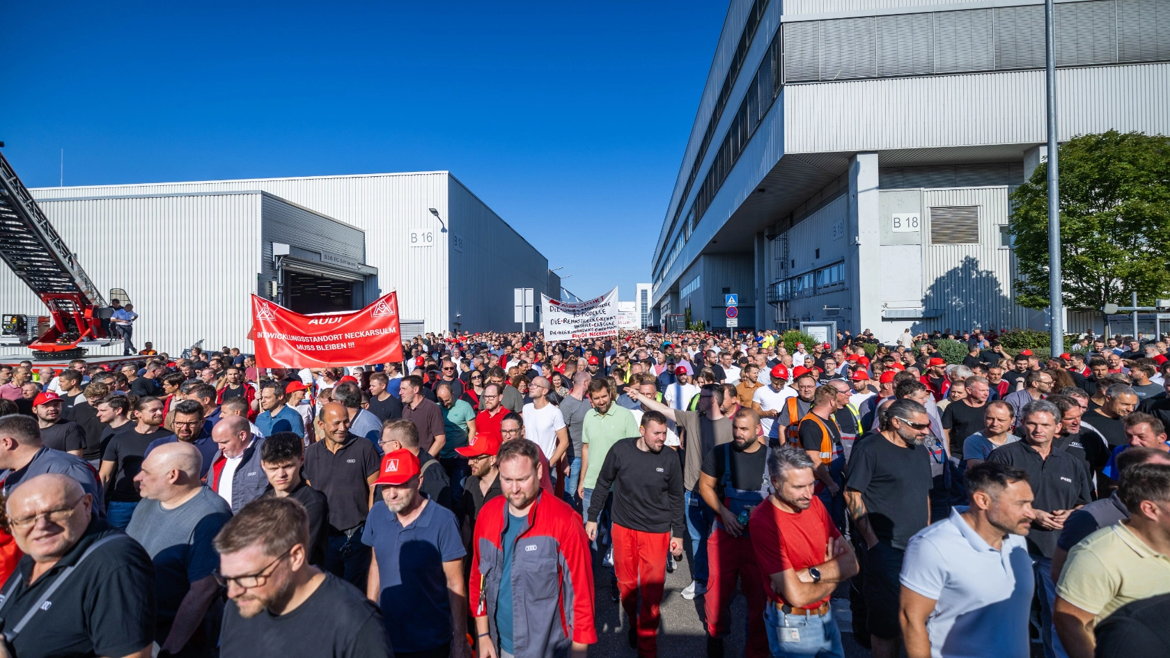 Neckarsulm, Baden-Württemberg, 29.07.2026:Betriebsratsbesprechung bei Audi Neckarsulm. Vor dem Tor 6 haben Betriebsrat und die Gewerkschaft IG Metall eine Kundgebung veranstaltet.Notiz: No model release. Kein Einverständnis für Werbung, keine Weitergabe an Dritte.