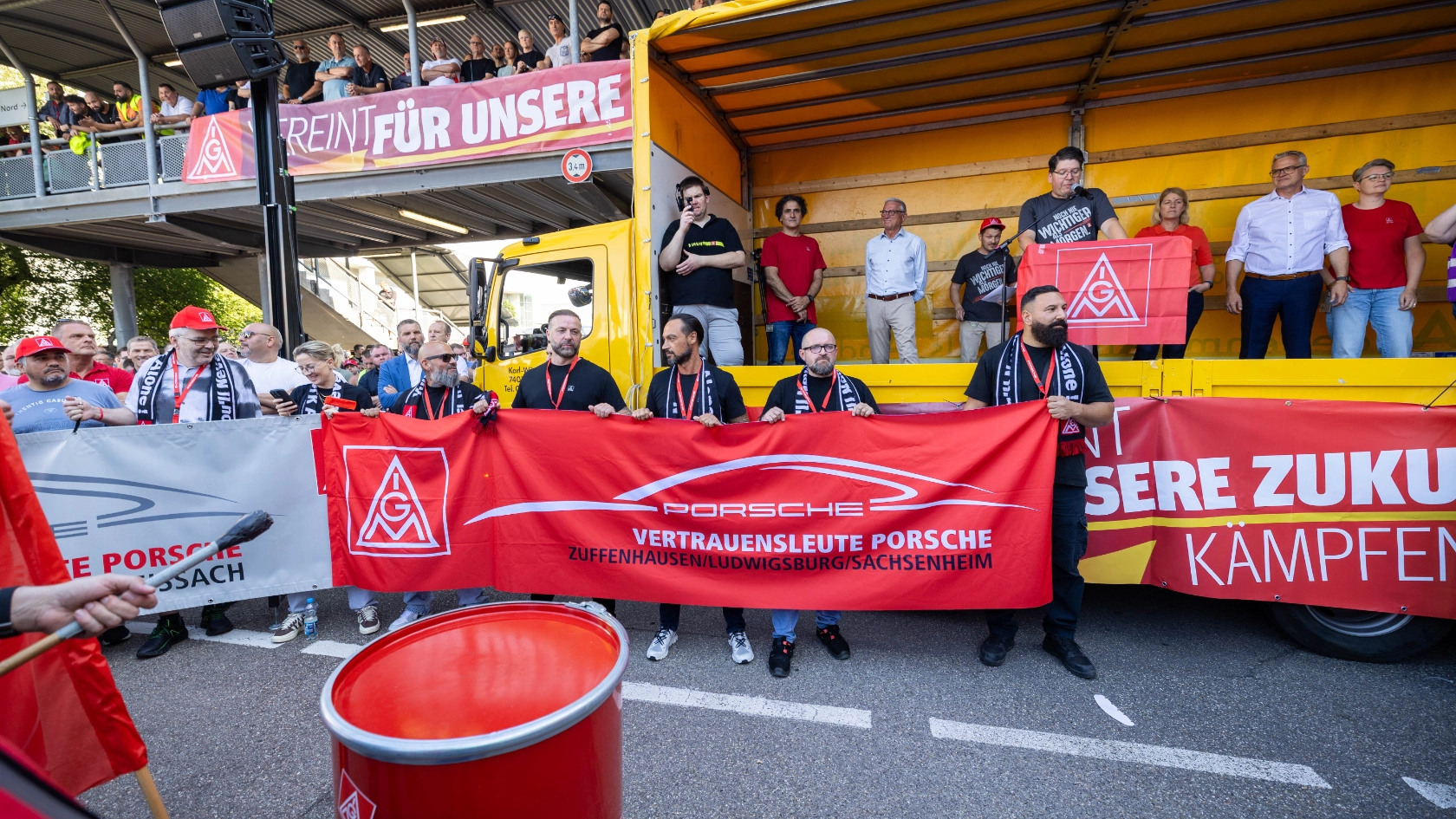 Neckarsulm, Baden-Württemberg, 29.07.2026:Betriebsratsbesprechung bei Audi Neckarsulm. Vor dem Tor 6 haben Betriebsrat und die Gewerkschaft IG Metall eine Kundgebung veranstaltet.Notiz: No model release. Kein Einverständnis für Werbung, keine Weitergabe an Dritte.