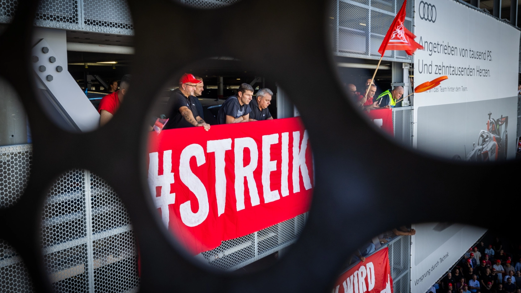 Neckarsulm, Baden-Württemberg, 29.07.2026:Betriebsratsbesprechung bei Audi Neckarsulm. Vor dem Tor 6 haben Betriebsrat und die Gewerkschaft IG Metall eine Kundgebung veranstaltet.Notiz: No model release. Kein Einverständnis für Werbung, keine Weitergabe an Dritte.