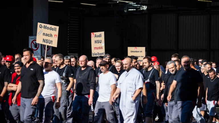 Neckarsulm, Baden-Württemberg, 29.07.2026:Betriebsratsbesprechung bei Audi Neckarsulm. Vor dem Tor 6 haben Betriebsrat und die Gewerkschaft IG Metall eine Kundgebung veranstaltet.Notiz: No model release. Kein Einverständnis für Werbung, keine Weitergabe an Dritte.