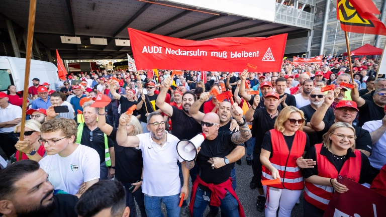 Neckarsulm, Baden-Württemberg, 29.07.2026:Betriebsratsbesprechung bei Audi Neckarsulm. Vor dem Tor 6 haben Betriebsrat und die Gewerkschaft IG Metall eine Kundgebung veranstaltet.Notiz: No model release. Kein Einverständnis für Werbung, keine Weitergabe an Dritte.