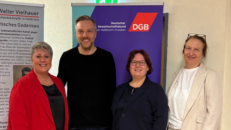 Von links nach rechts: Sabine Jakoby (kommissarische Regionsgeschäftsführung), Pascal Raugust (ver.di), Bianka Hamann (IG Metall) und Silvia Wagner (Regionssekretärin).