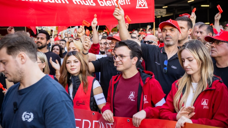Neckarsulm, Baden-Württemberg, 29.07.2026:Betriebsratsbesprechung bei Audi Neckarsulm. Vor dem Tor 6 haben Betriebsrat und die Gewerkschaft IG Metall eine Kundgebung veranstaltet.Notiz: No model release. Kein Einverständnis für Werbung, keine Weitergabe an Dritte.