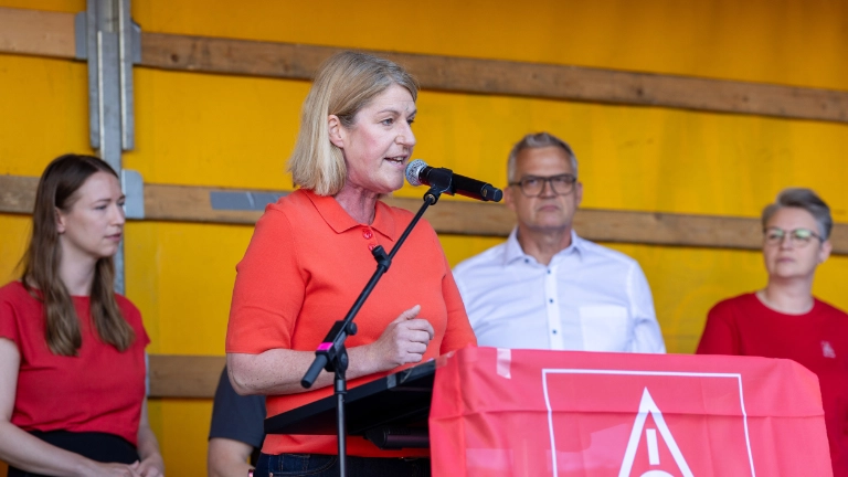 Neckarsulm, Baden-Württemberg, 29.07.2026:Betriebsratsbesprechung bei Audi Neckarsulm. Vor dem Tor 6 haben Betriebsrat und die Gewerkschaft IG Metall eine Kundgebung veranstaltet.Notiz: No model release. Kein Einverständnis für Werbung, keine Weitergabe an Dritte.
