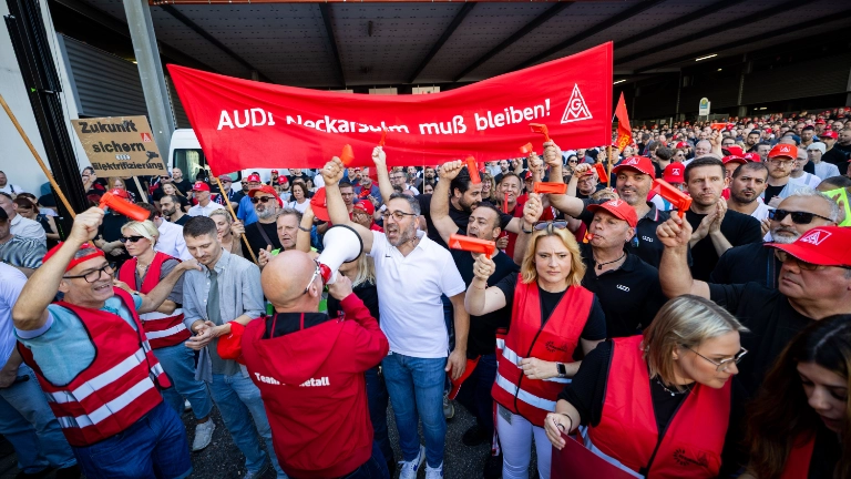 Neckarsulm, Baden-Württemberg, 29.07.2026:Betriebsratsbesprechung bei Audi Neckarsulm. Vor dem Tor 6 haben Betriebsrat und die Gewerkschaft IG Metall eine Kundgebung veranstaltet.Notiz: No model release. Kein Einverständnis für Werbung, keine Weitergabe an Dritte.
